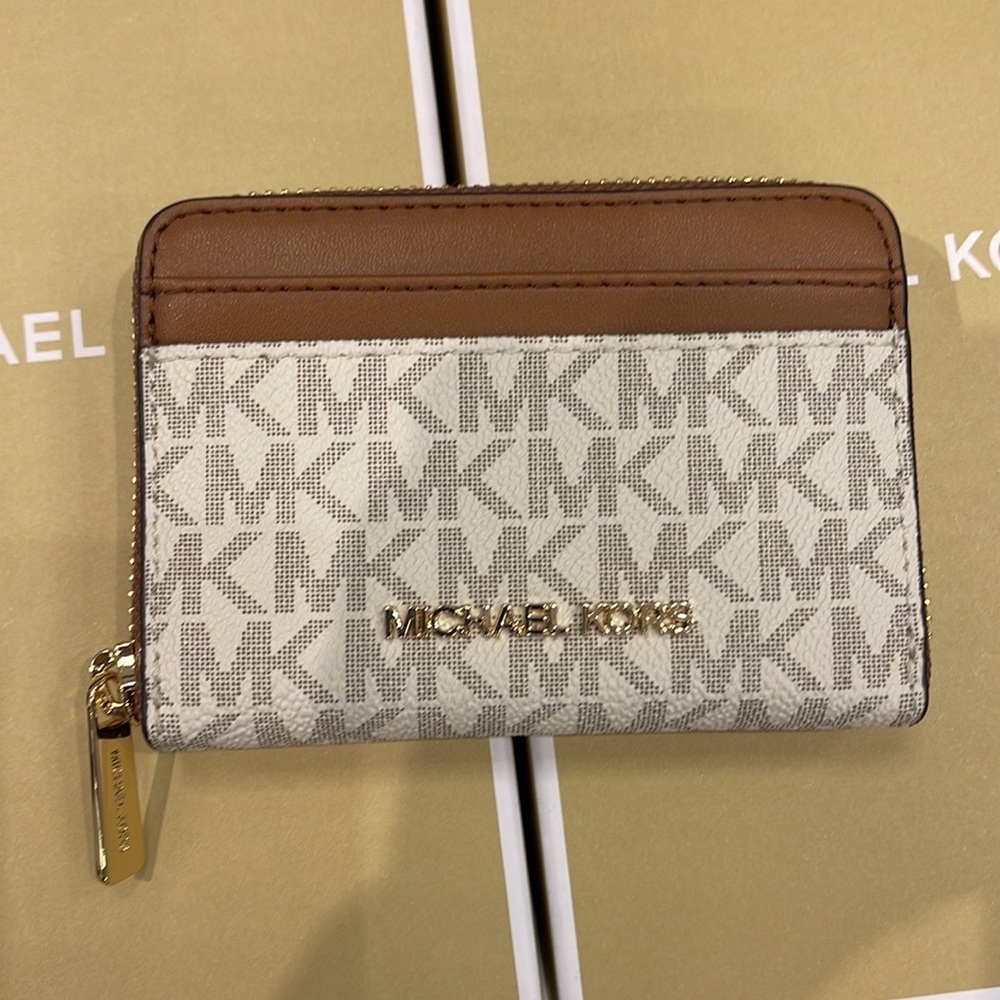 Michael Kors Jet Set Travel Medium Zip Around Card Case Vanilla